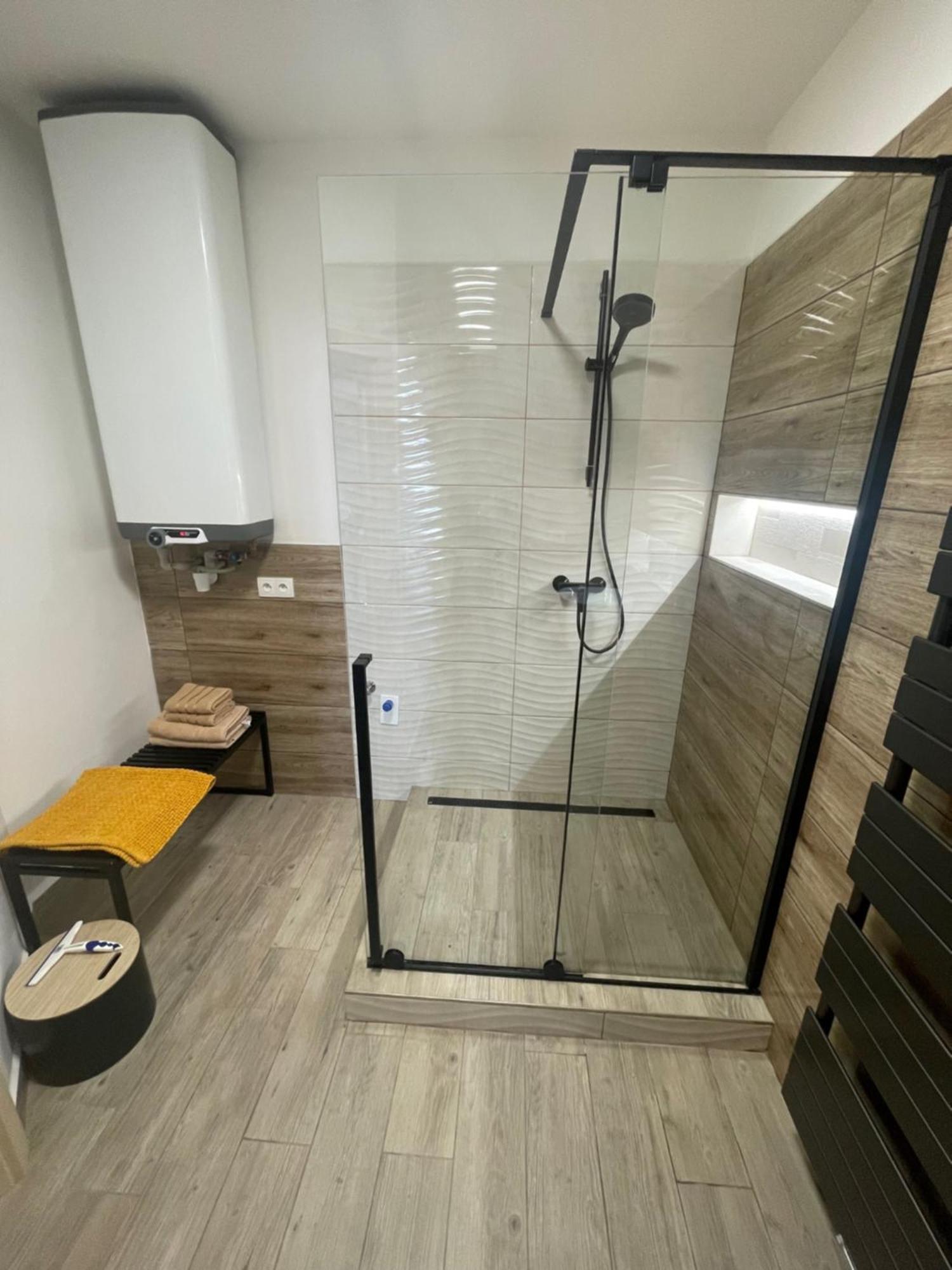 Apartman 184 - Vysoke Myto Luaran gambar